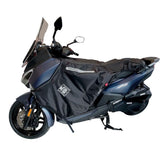 Coprigambe Termoscud R241X, un coprigambe impermeabile e termico. In uso su scooter. Di Tucano Urbano.